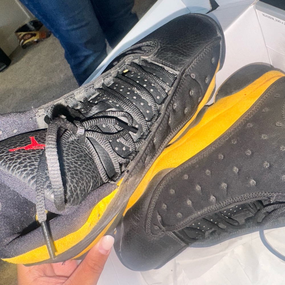 Jordan Men's Black and Gold Sneakers